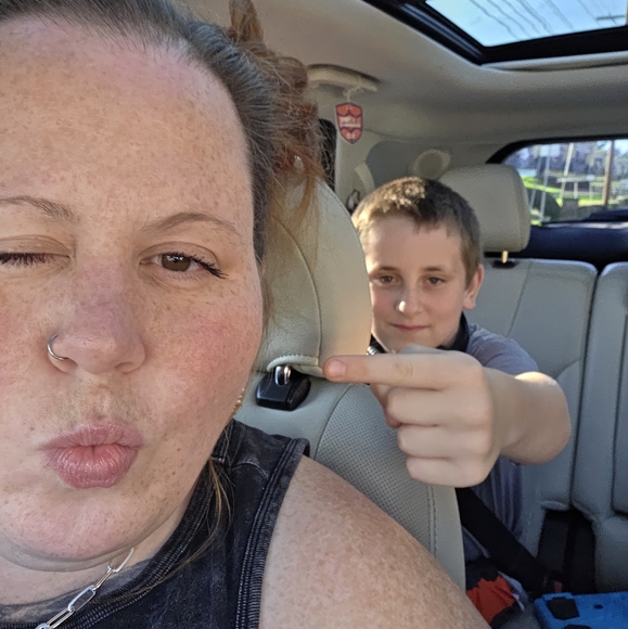 Meet your Posher, Amanda - Picture 4 of 7